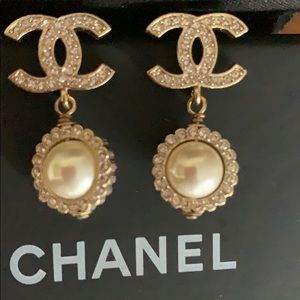 🎈Sale💕Chanel pearl earrings